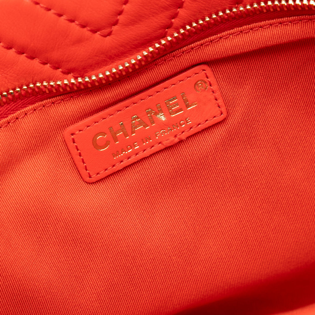 Chanel CC Chevron Cuir d’agneau Fold Over Pochette