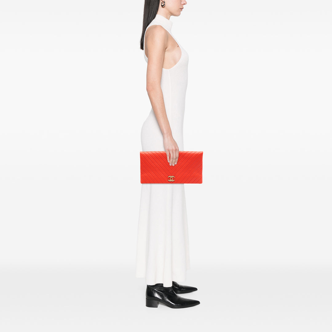 Chanel CC Chevron Cuir d’agneau Fold Over Pochette