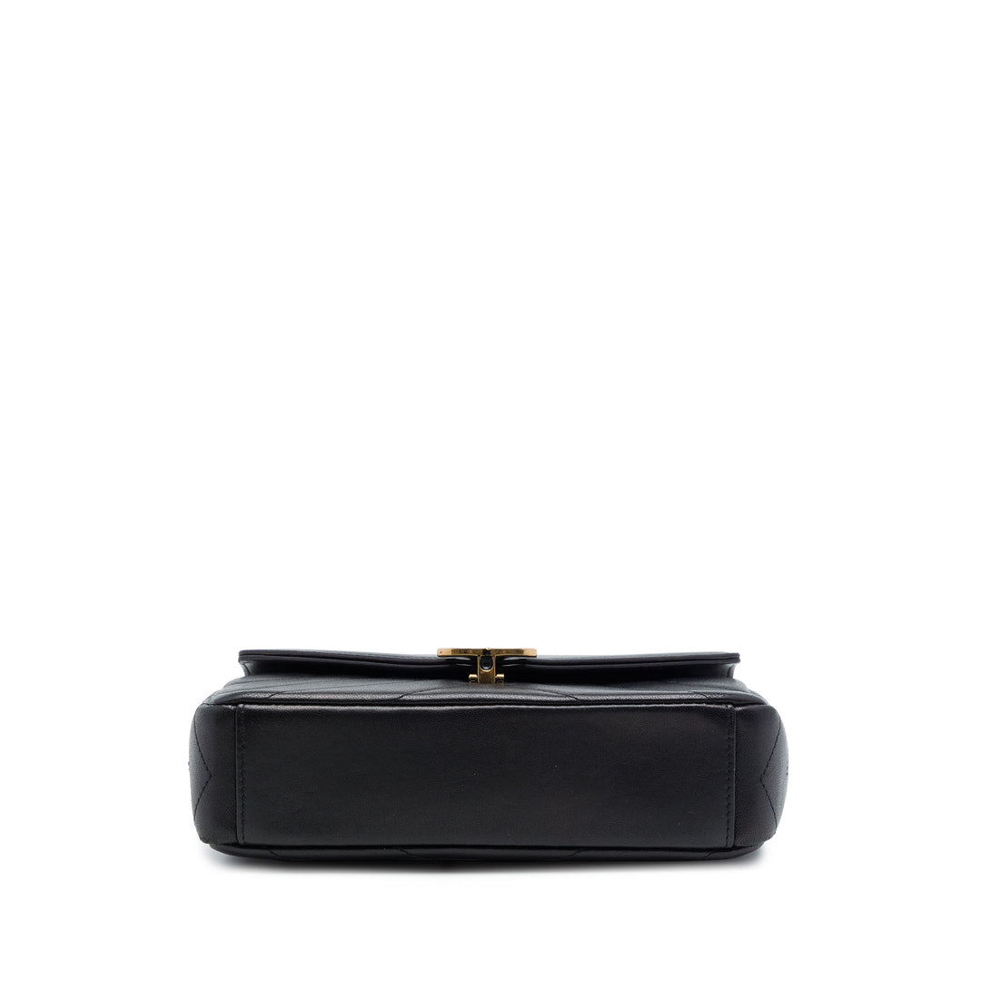 Chanel Sac bandoulière Chevron Coco Enveloppe à rabat Mini Cuir de veau Noir – vue 3 – GABY PARIS