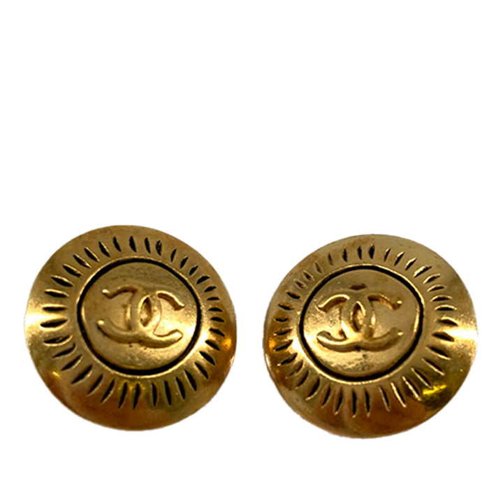 Chanel CC plaqué Rond À clip Boucles d'oreilles Doré – vue principale – GABY PARIS