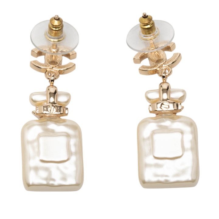 Chanel CC plaqué et Resin Perle Cristal Perfume Bottle pendantes Boucles d’oreilles