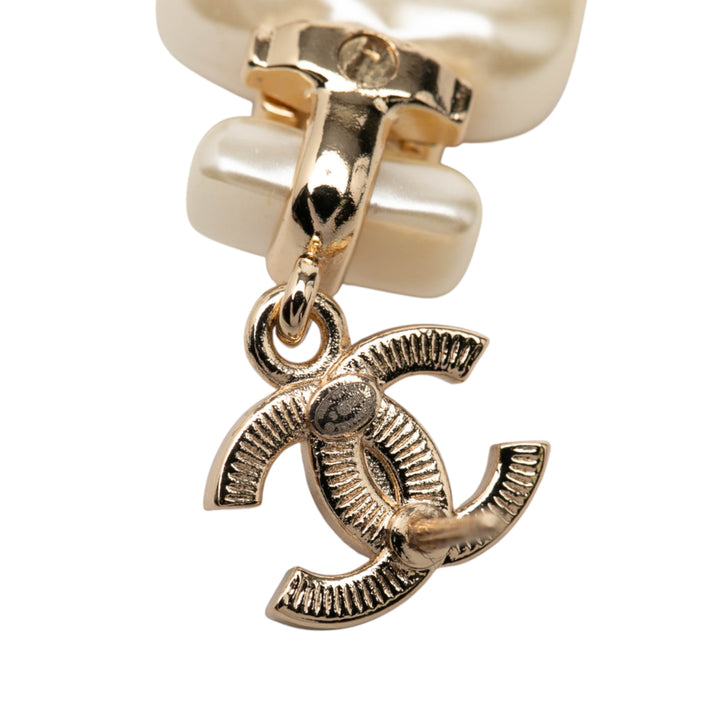 Chanel CC plaqué et Resin Perle Cristal Perfume Bottle pendantes Boucles d’oreilles