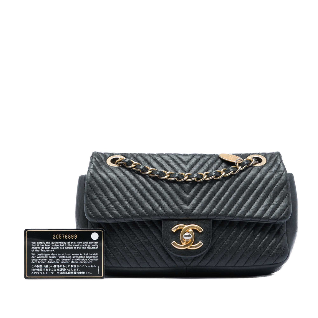 Chanel Chevron Wrinkled Medallion Charm Surpique à rabat Petit Cuir de veau