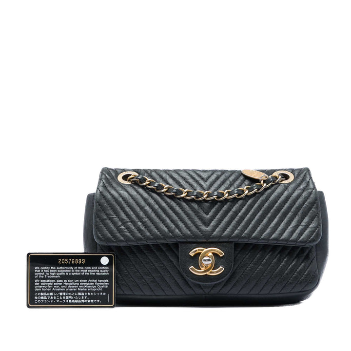 Chanel Chevron Wrinkled Medallion Charm Surpique à rabat Petit Cuir de veau