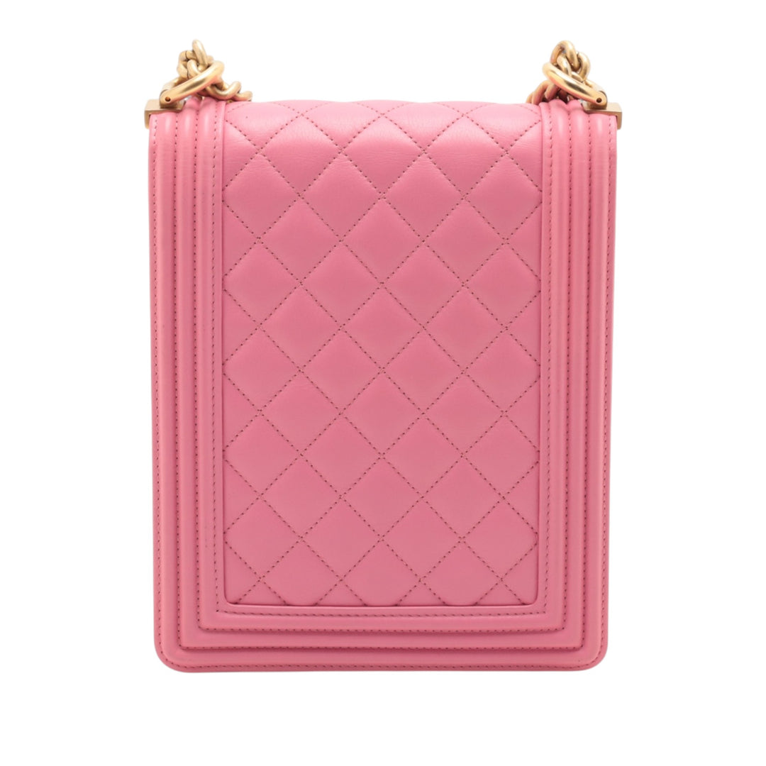 Chanel Matelassé Cuir d’agneau North South Boy à rabat