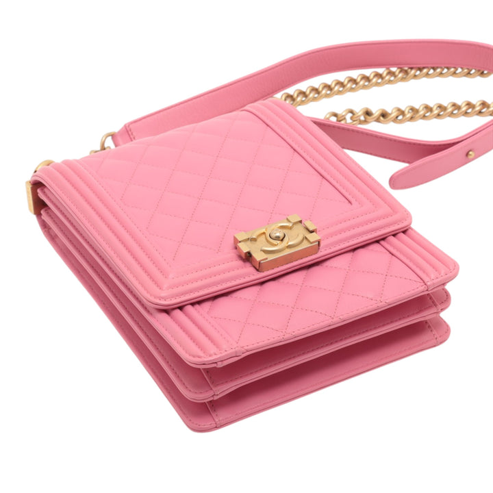 Chanel Matelassé Cuir d’agneau North South Boy à rabat
