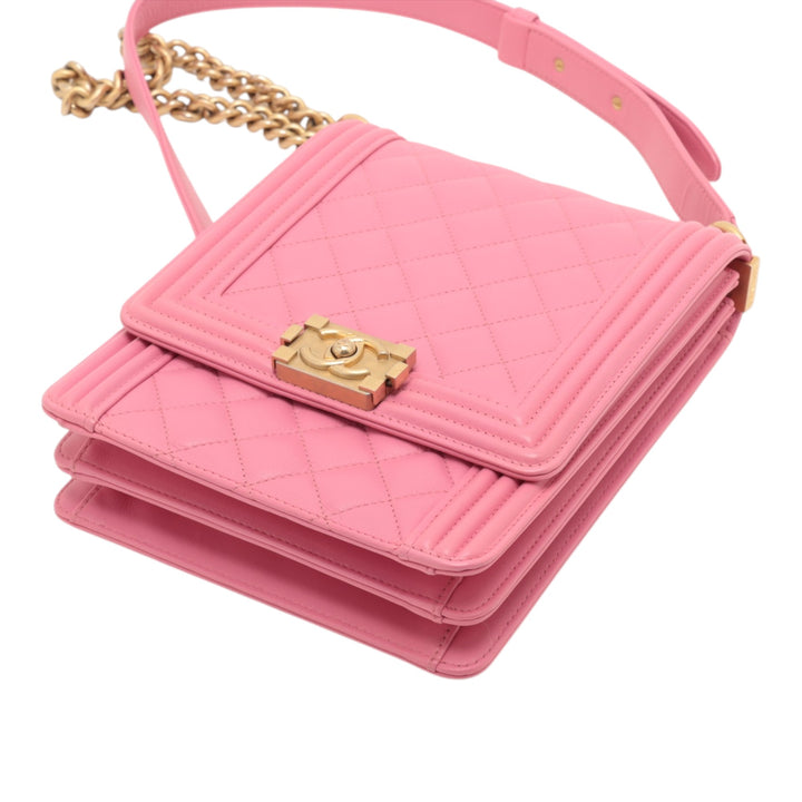 Chanel Matelassé Cuir d’agneau North South Boy à rabat