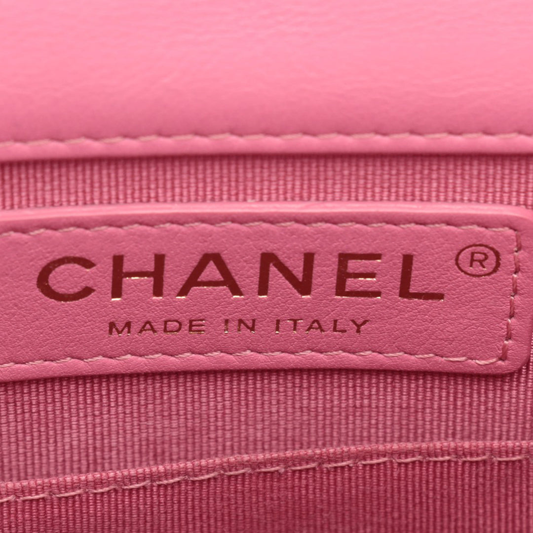 Chanel Matelassé Cuir d’agneau North South Boy à rabat