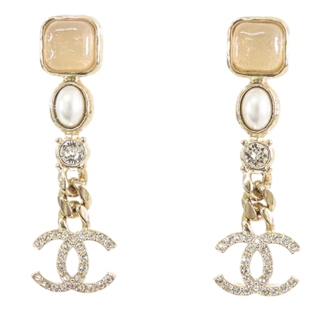 Chanel CC Doré Plated Faux Pearl and Rhinestone Drop Boucle d’oreilles Doré – GABY PARIS Authentique