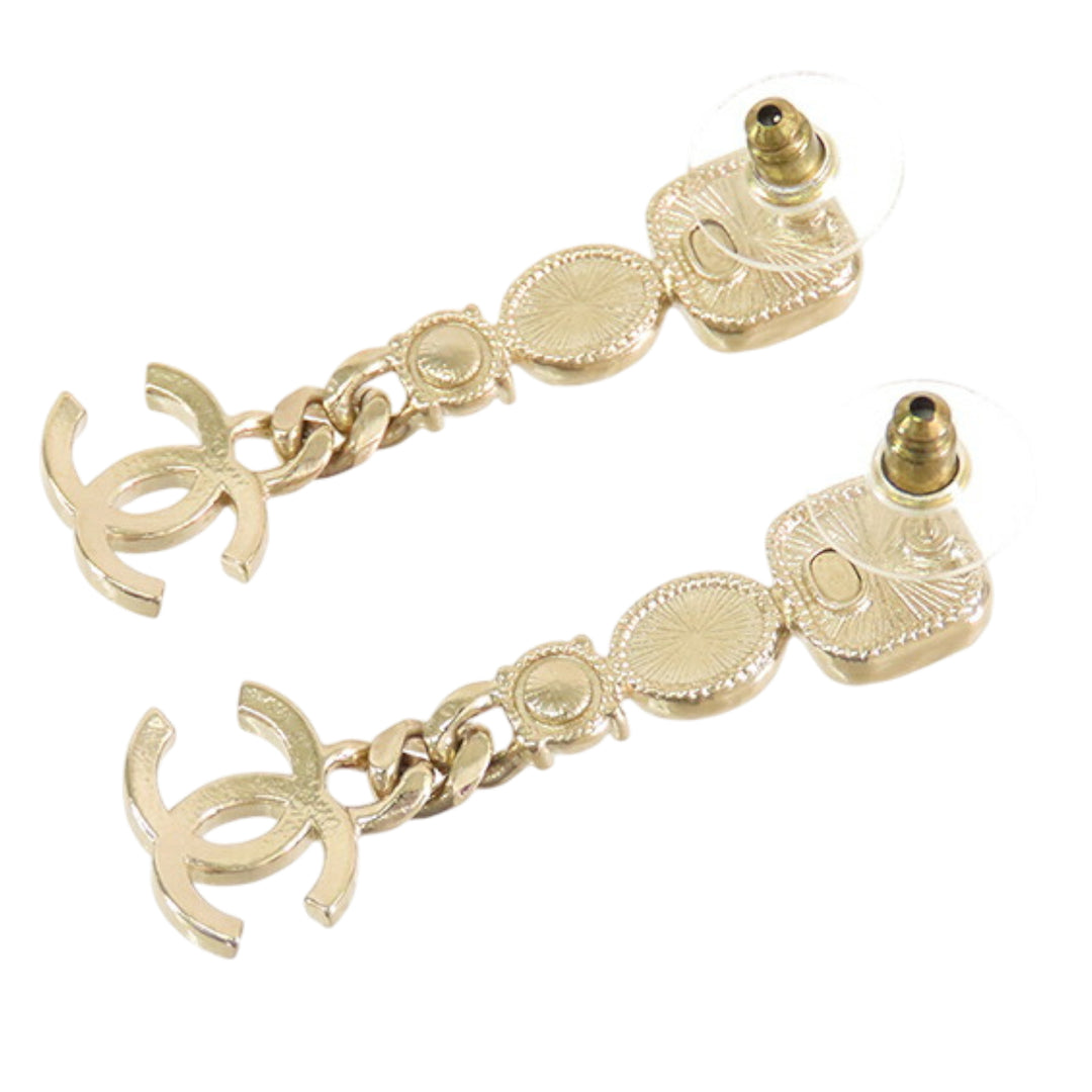 Chanel CC Doré Plated Faux Pearl and Rhinestone Drop Boucle d’oreilles Doré – GABY PARIS Authentique