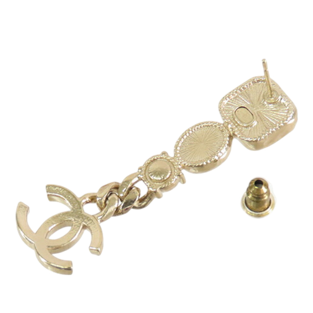 Chanel CC Doré Plated Faux Pearl and Rhinestone Drop Boucle d’oreilles Doré – GABY PARIS Authentique