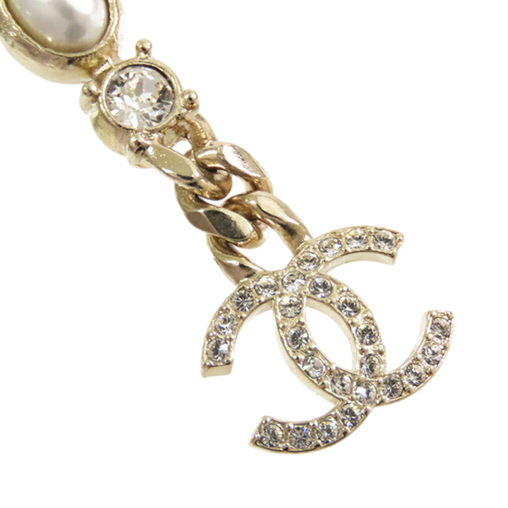 Chanel CC Doré Plated Faux Pearl and Rhinestone Drop Boucle d’oreilles Doré – GABY PARIS Authentique
