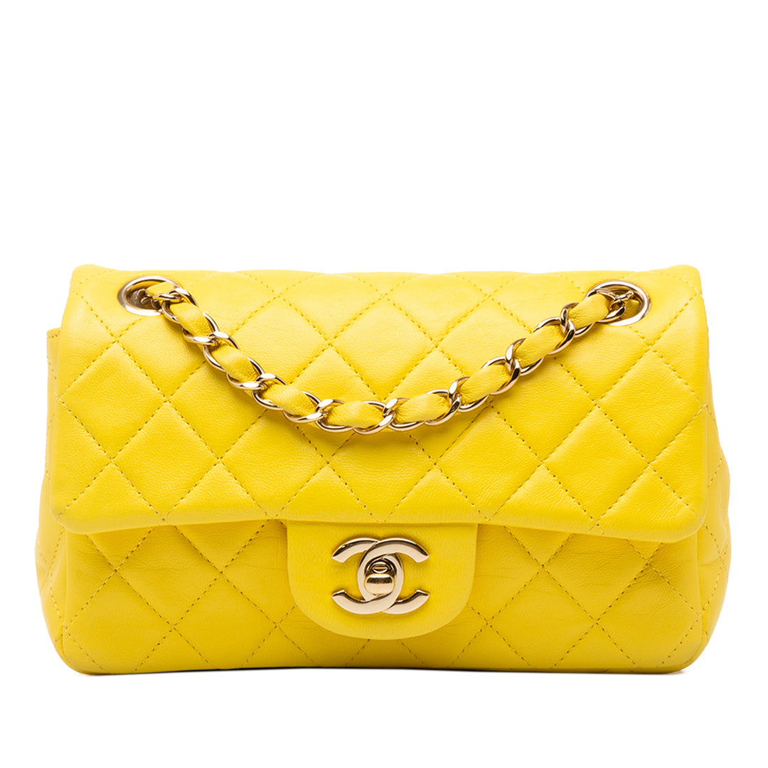 Chanel Sac bandoulière Classic Rectangulaire Rabat simple Mini Cuir d'agneau Jaune – vue principale – GABY PARIS