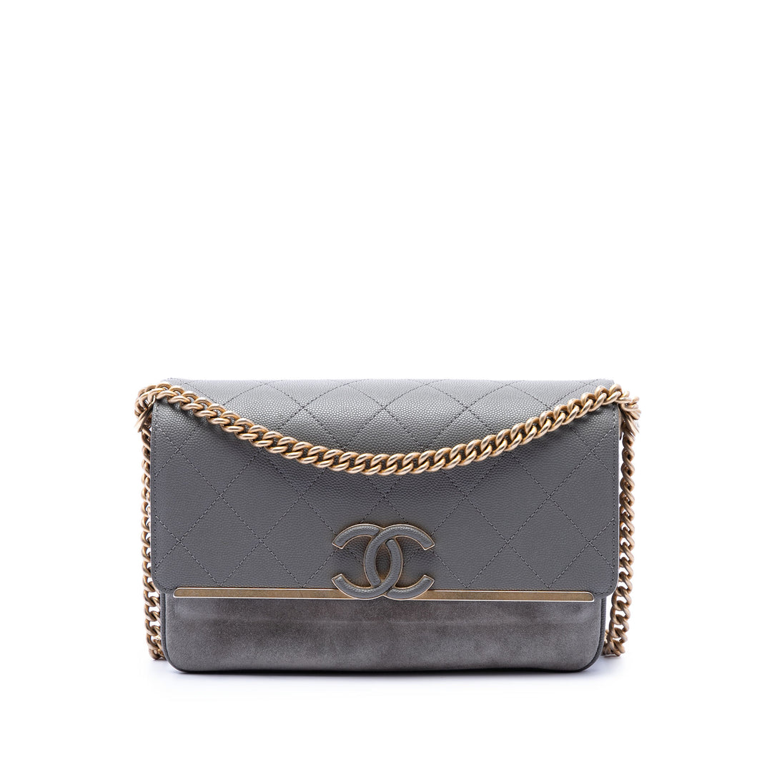 Chanel CC Surpiqué et Lady Coco à rabat Petit Cuir caviar Gris – vue principale – GABY PARIS