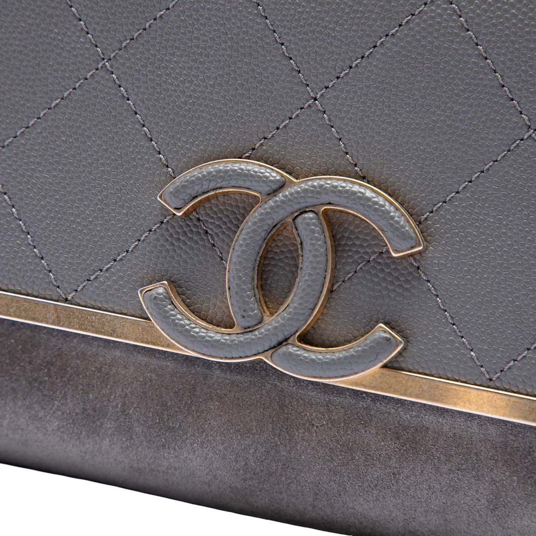 Chanel CC Surpiqué et Lady Coco à rabat Petit Cuir caviar Gris – vue 5 – GABY PARIS