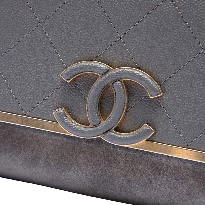 Chanel CC Surpiqué et Lady Coco à rabat Petit Cuir caviar Gris – vue 5 – GABY PARIS