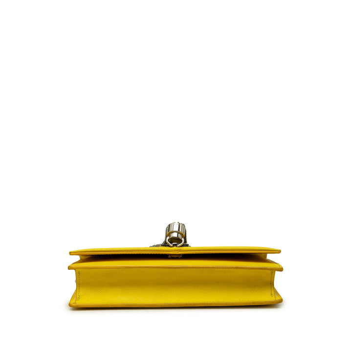 Saint Laurent Sac bandoulière Grain de Poudre Kate Pompon Wallet on Chain Monogram Jaune – vue 3 – GABY PARIS