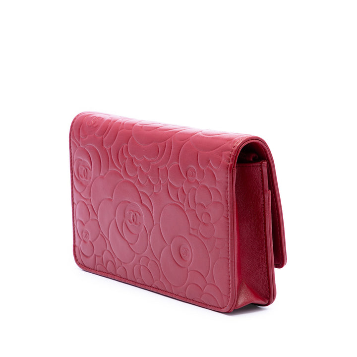 Chanel CC embossé Cuir d’agneau Camellia Wallet on Chain