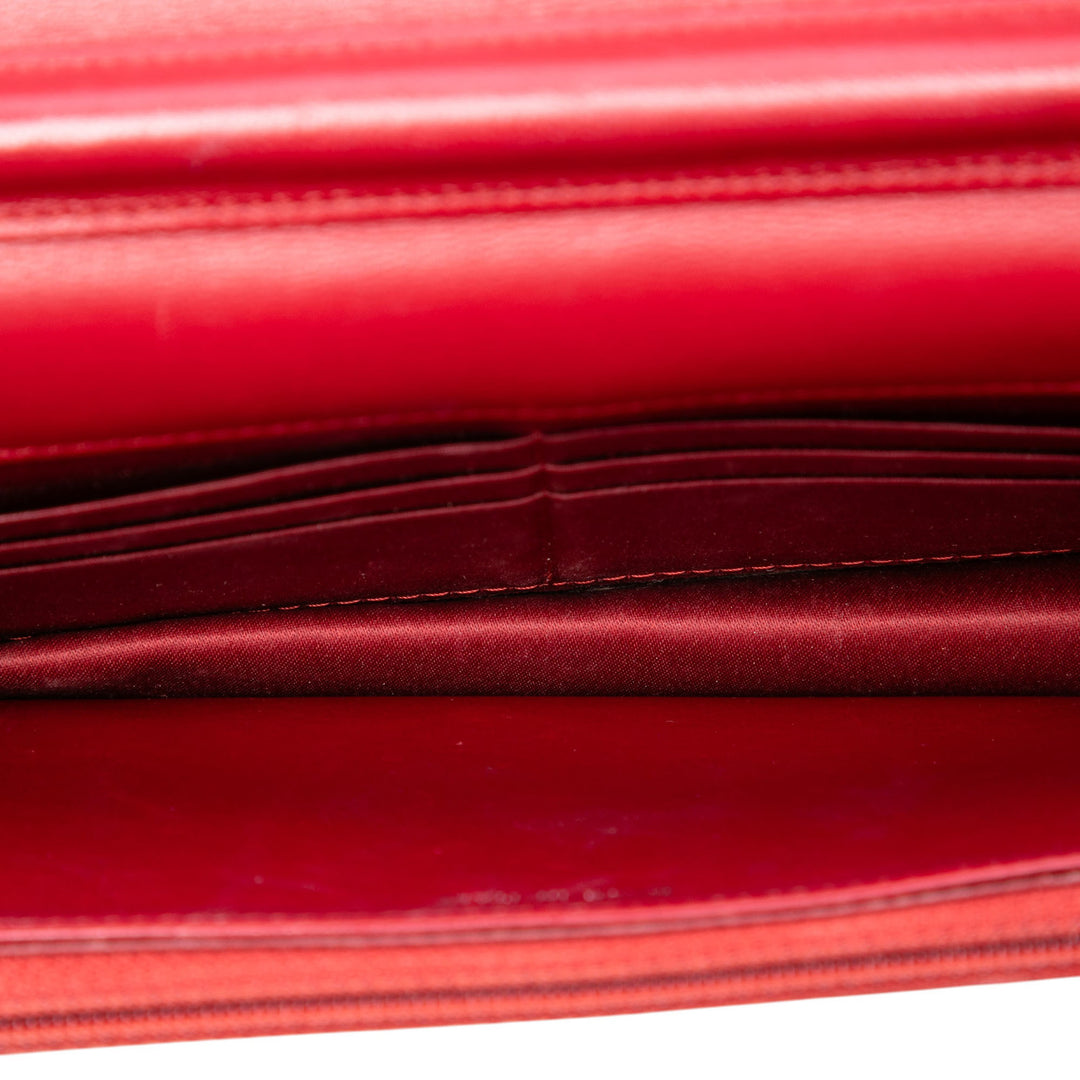 Chanel CC embossé Cuir d’agneau Camellia Wallet on Chain