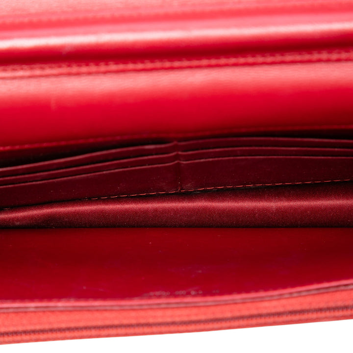 Chanel CC embossé Cuir d’agneau Camellia Wallet on Chain