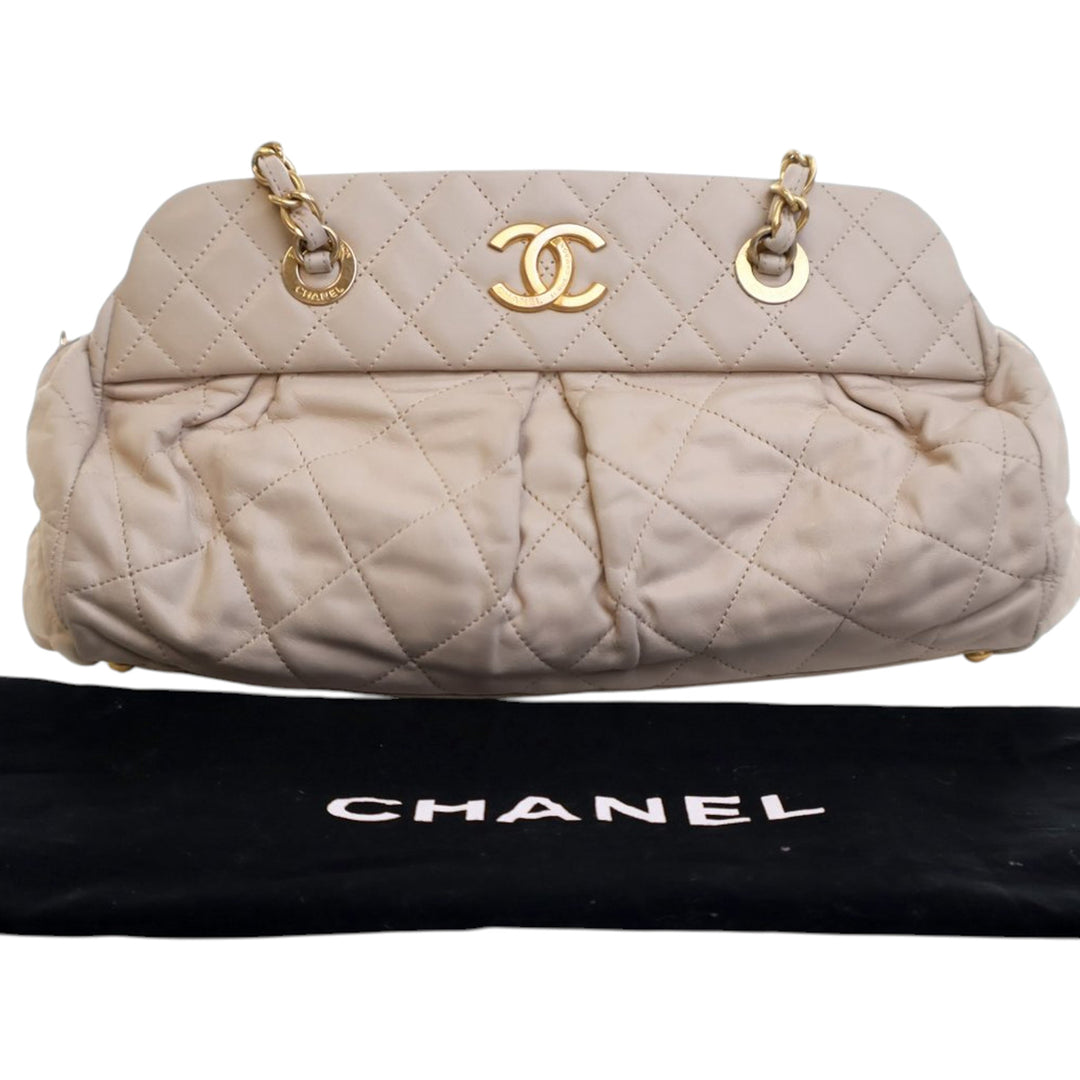 Chanel Matelassé Cuir de veau Chic Quilt Bowling Bag