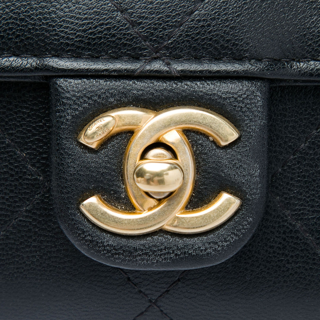 Matelassé Chic Perles Pochette avec chaîne Cuir de chèvre Noir