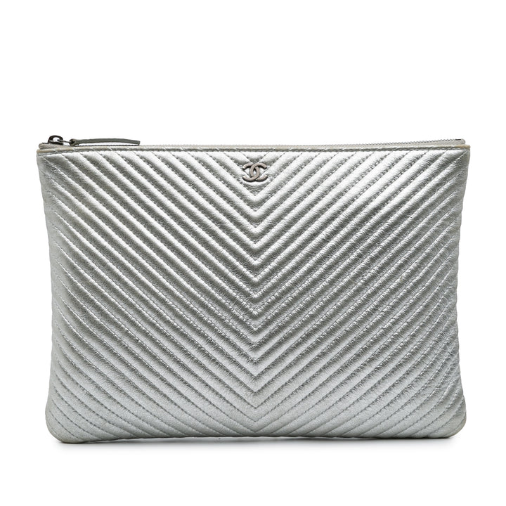 Chanel Medium Métallisé Chevron Cuir de veau O Étui Pochette Argenté