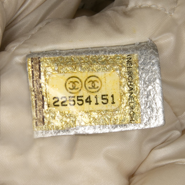 Chanel Medium Métallisé Chevron Cuir de veau O Étui Pochette Argenté