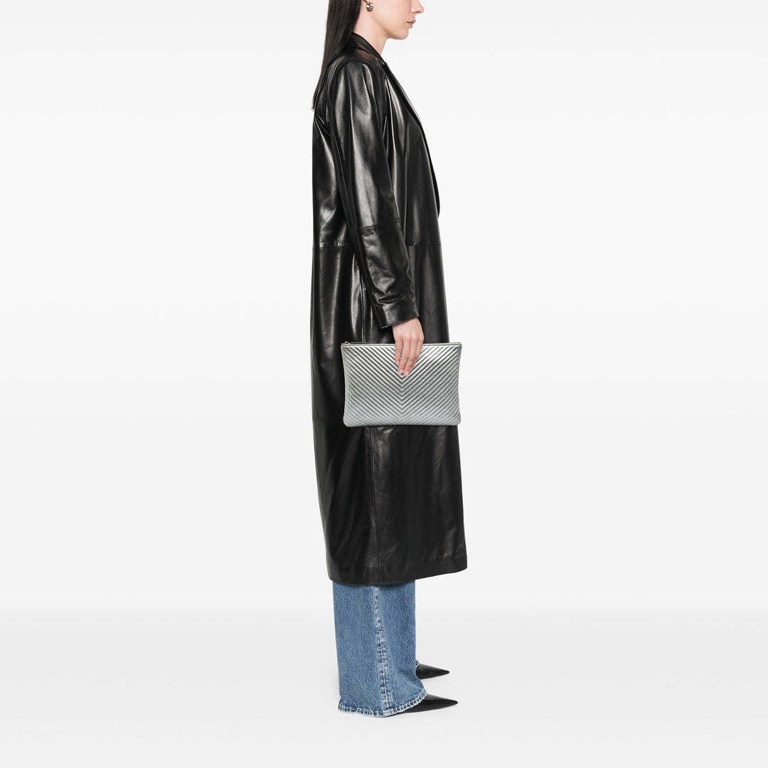 Chanel Medium Métallisé Chevron Cuir de veau O Étui Pochette Argenté