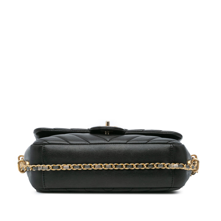 Chanel Rectangulaire Chevron Sac rond à chaîne à rabat Mini Cuir d'agneau