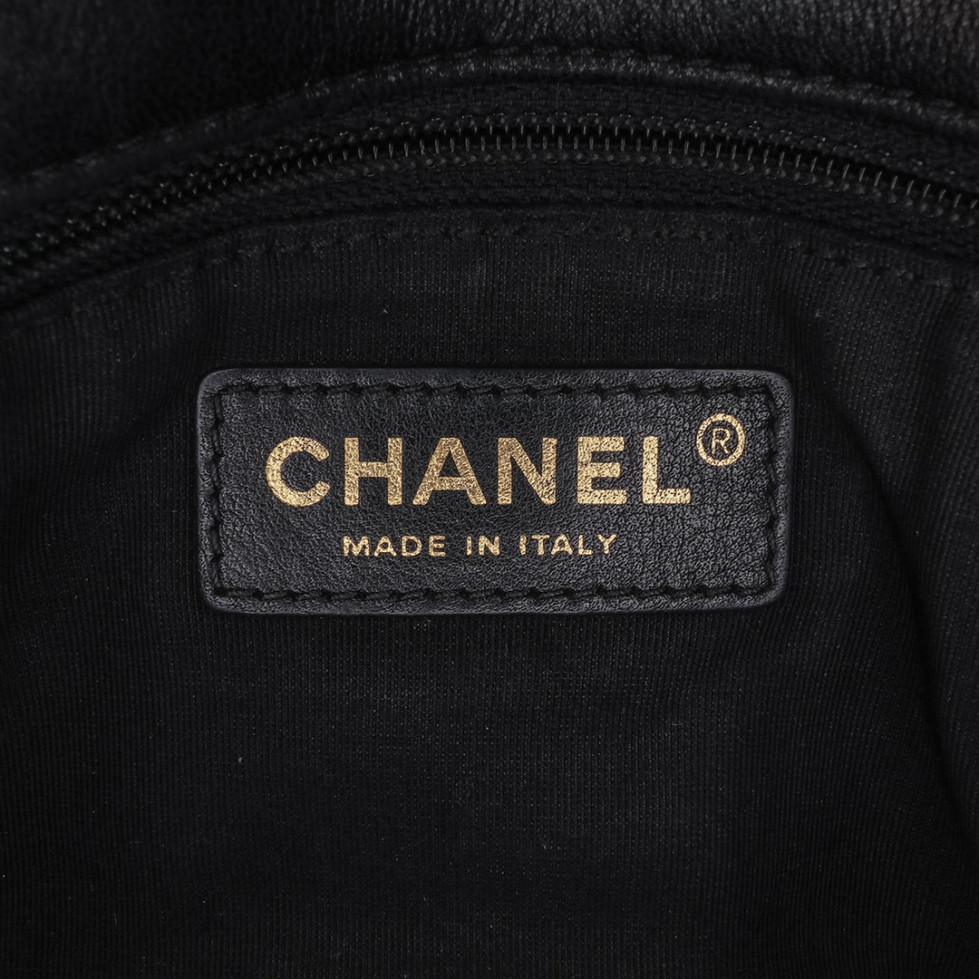 Chanel Rectangulaire Chevron Sac rond à chaîne à rabat Mini Cuir d'agneau