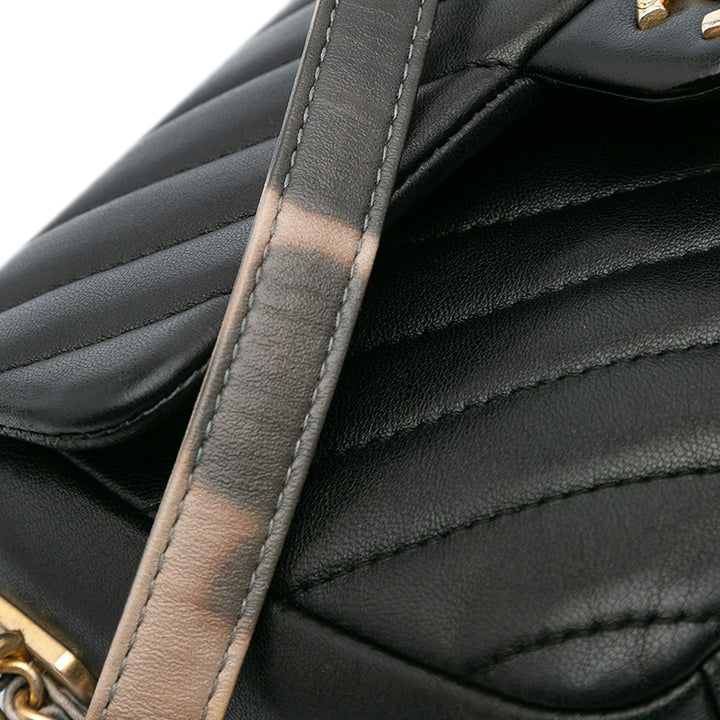 Chanel Rectangulaire Chevron Sac rond à chaîne à rabat Mini Cuir d'agneau