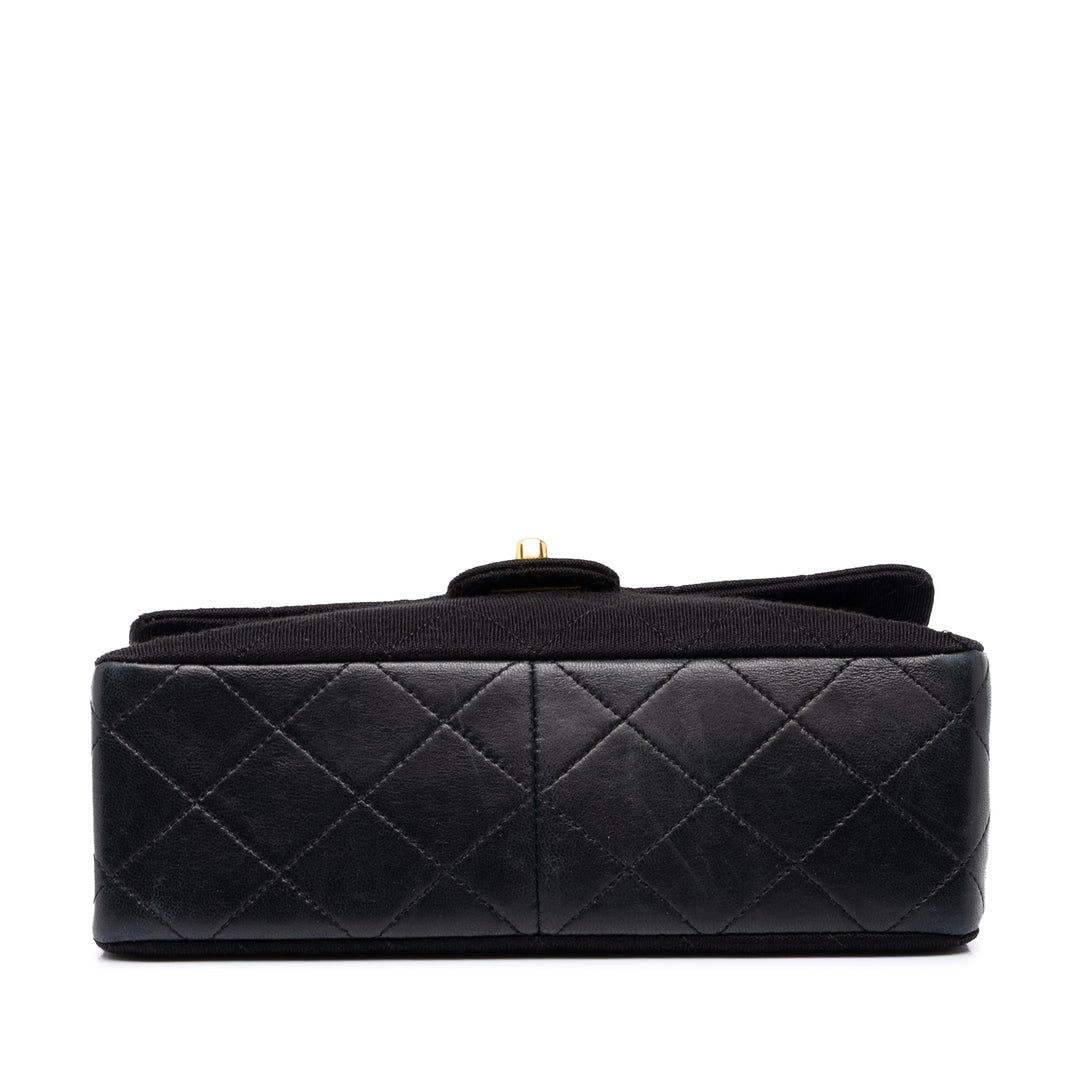 Chanel Sac bandoulière Matelassé Jersey et Carré à rabat Mini Cuir d'agneau Noir – vue 3 – GABY PARIS