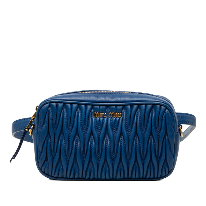Miu Miu Matelasse Sac ceinture nappa Bleu – vue principale – GABY PARIS