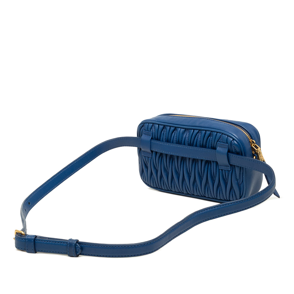 Miu Miu Matelasse Sac ceinture nappa Bleu – vue 2 – GABY PARIS
