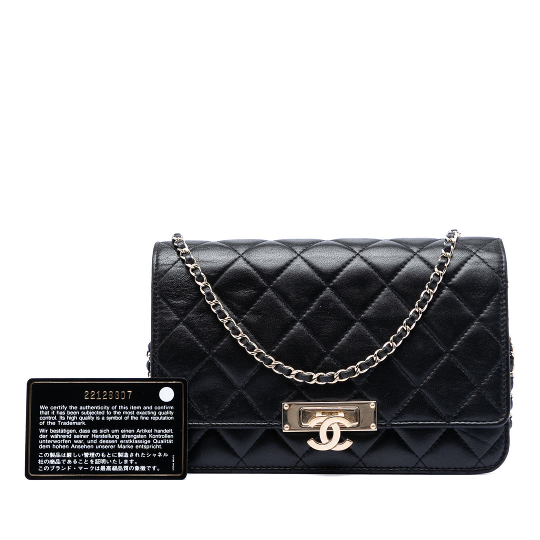 Chanel Matelassé Cuir d’agneau Golden Class Wallet on Chain