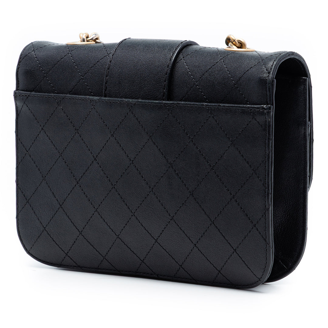 Chanel Large Matelassé Sheepskin Front Chain à rabat