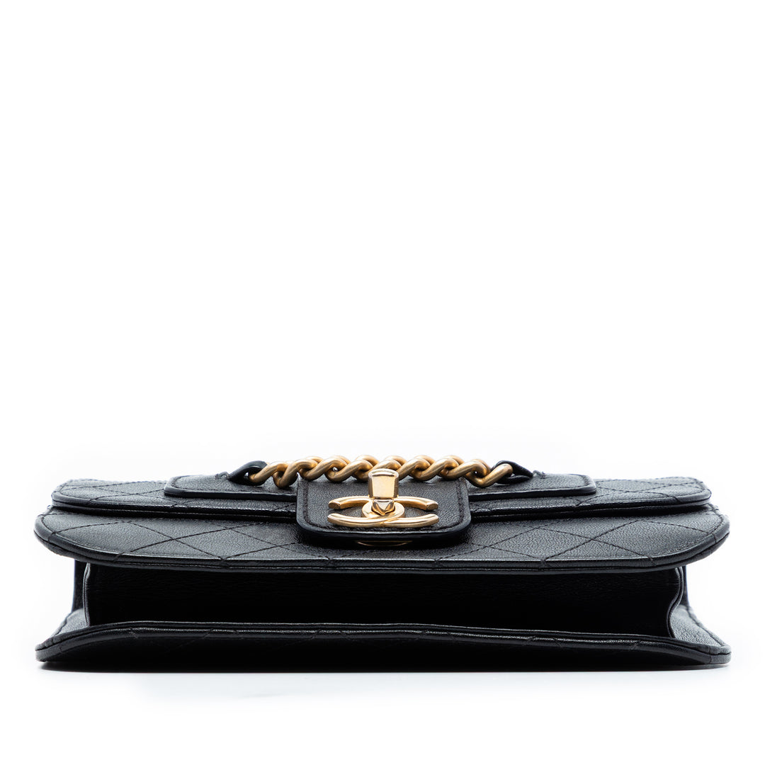 Chanel Large Matelassé Sheepskin Front Chain à rabat