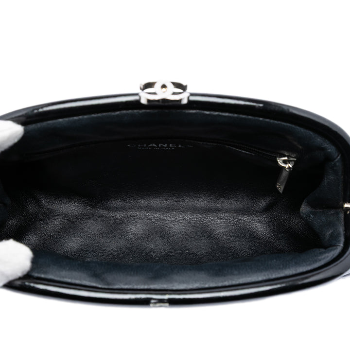Chanel Matelassé Cuir verni Timeless Kiss Lock Pochette