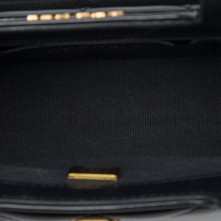 Chanel Matelassé Graphic Catch à rabat Mini Noir – vue 4 – GABY PARIS