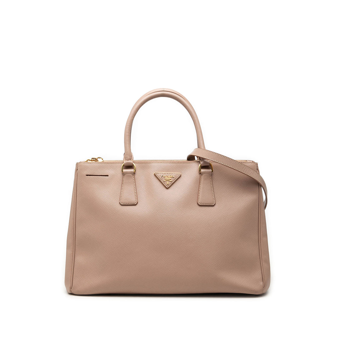Prada Lux Galleria Double Zippé Sac Moyen Saffiano Beige – vue principale – GABY PARIS