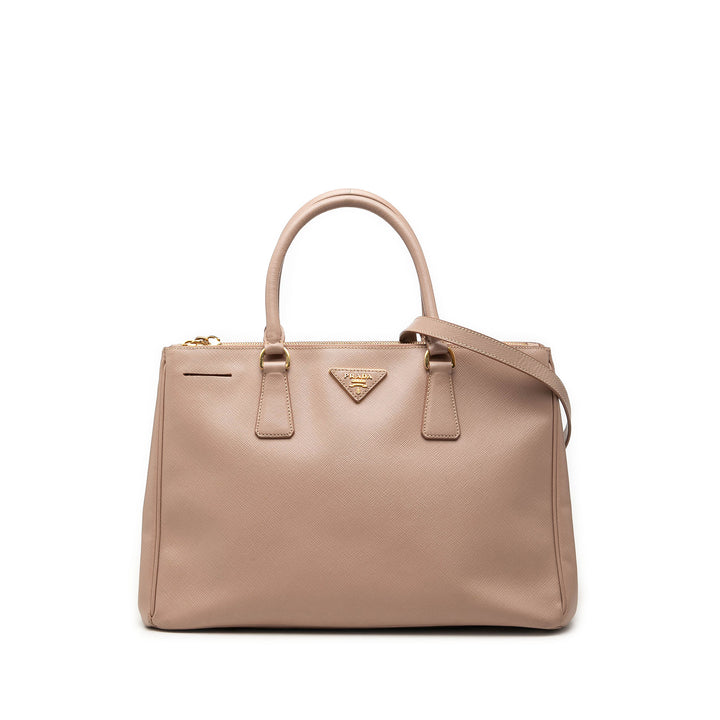 Prada Lux Galleria Double Zippé Sac Moyen Saffiano Beige – vue principale – GABY PARIS