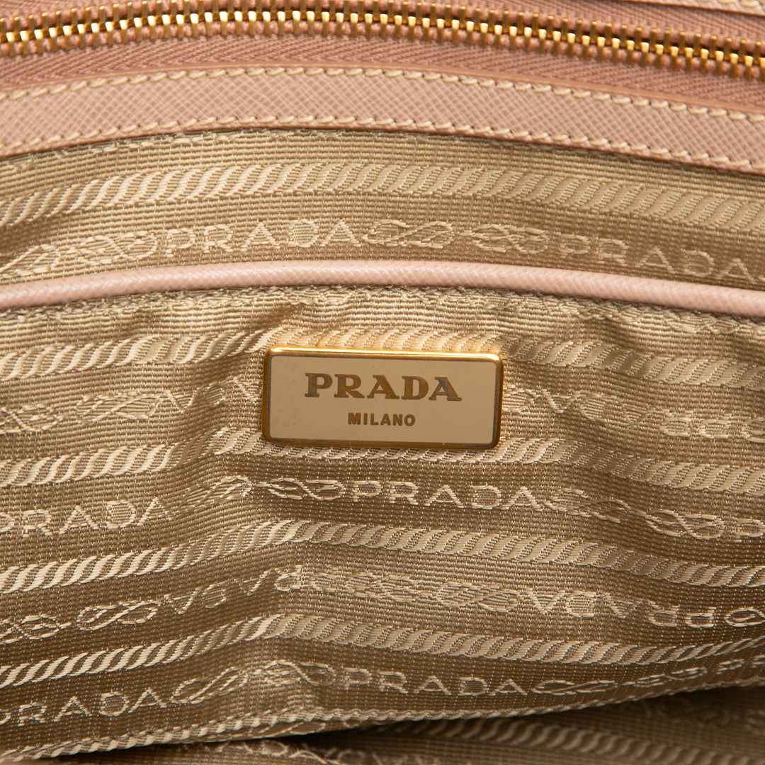 Prada Lux Galleria Double Zippé Sac Moyen Saffiano Beige – vue 5 – GABY PARIS