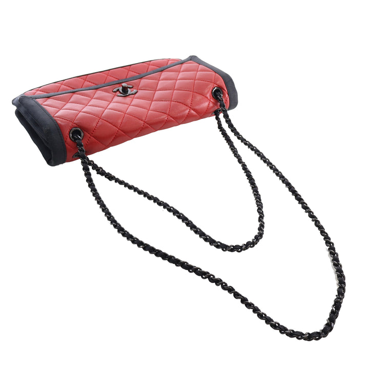 Chanel CC Bicolore Matelassé Grosgrain Rabat simple Moyen Cuir d'agneau
