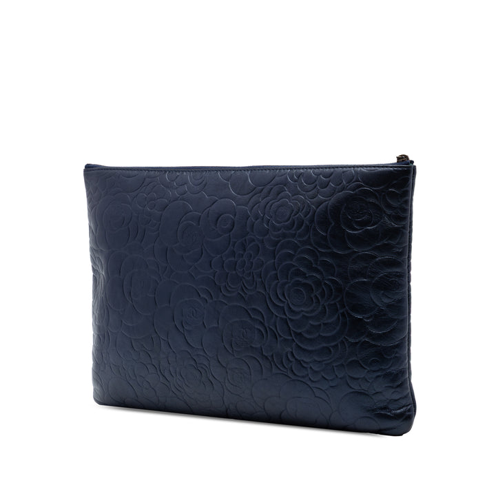 Chanel Large embossé Cuir d’agneau Camellia O Étui Pochette