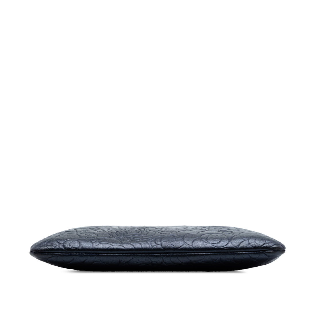 Chanel Large embossé Cuir d’agneau Camellia O Étui Pochette