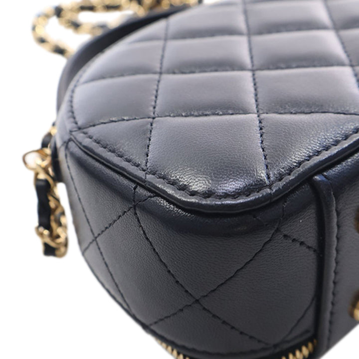 Chanel Vanity Matelassé Chic Riviera Petit Cuir d'agneau Noir – vue 11 – GABY PARIS