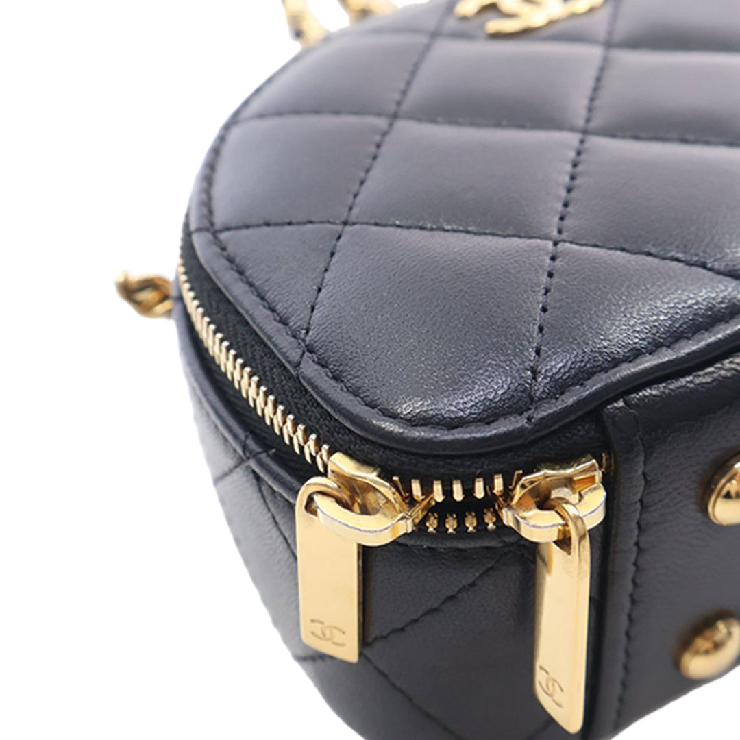 Chanel Vanity Matelassé Chic Riviera Petit Cuir d'agneau Noir – vue 13 – GABY PARIS