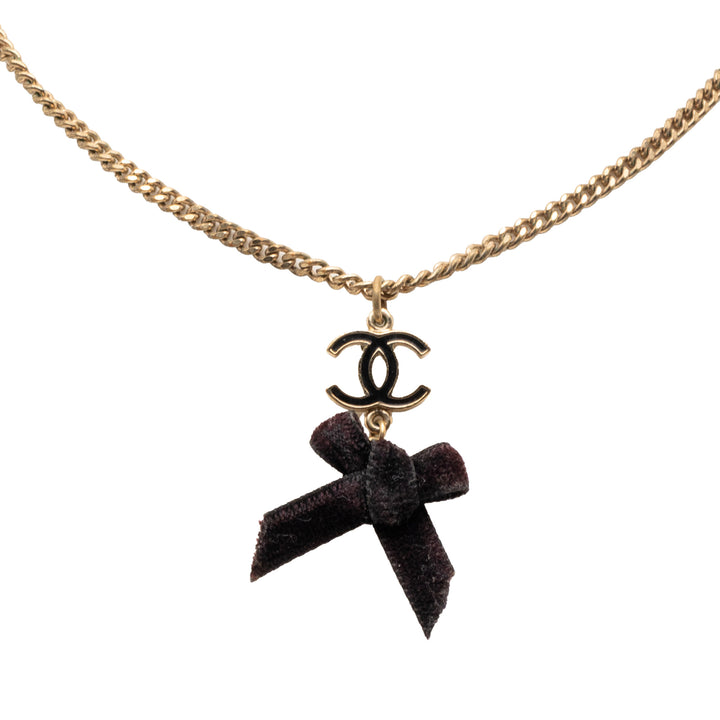 Chanel CC plaqué Émail Velours Bow Pendant Collier