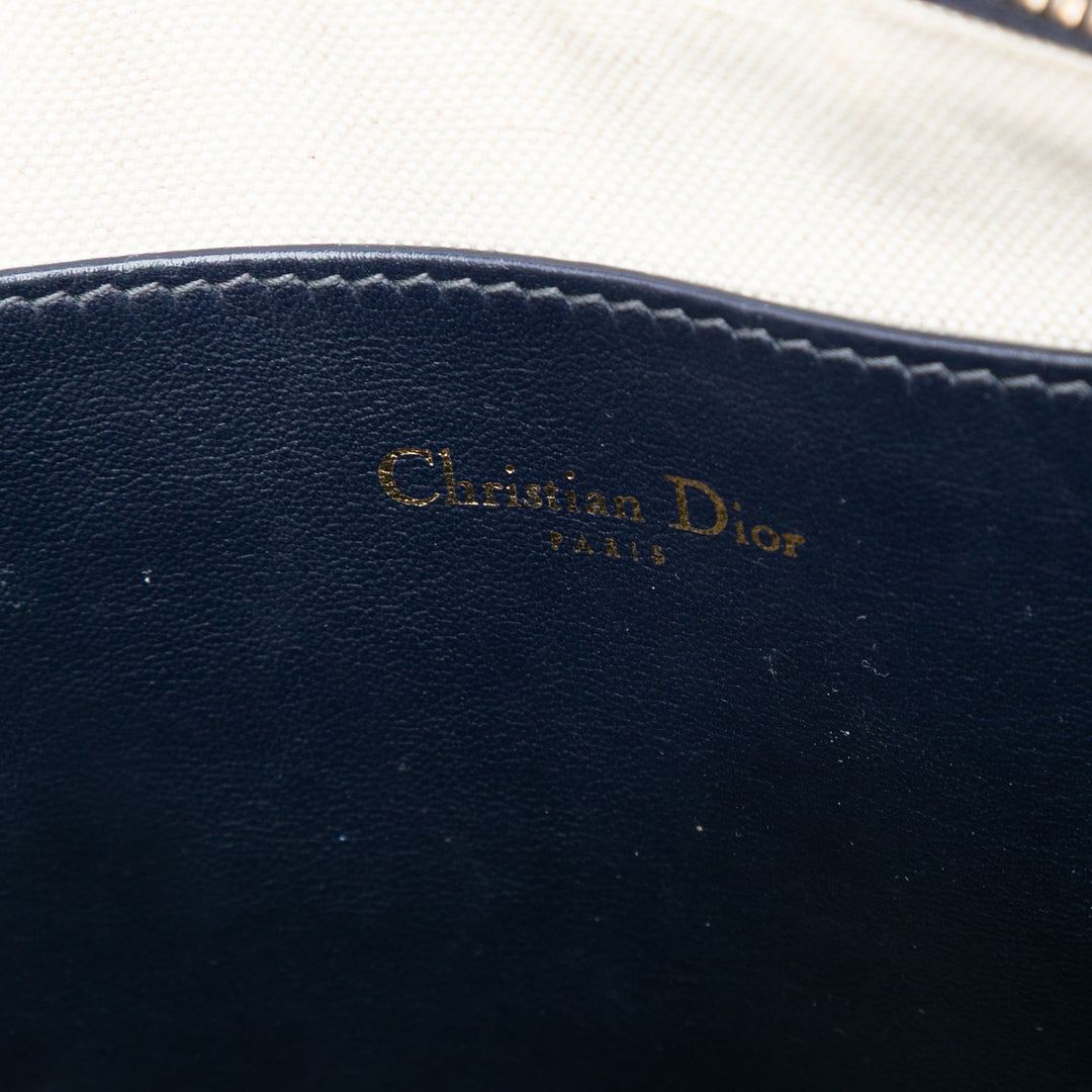 Dior Toile Reverse Embroidered Toile de Jouy Pochette Bleu – GABY PARIS Authentique
